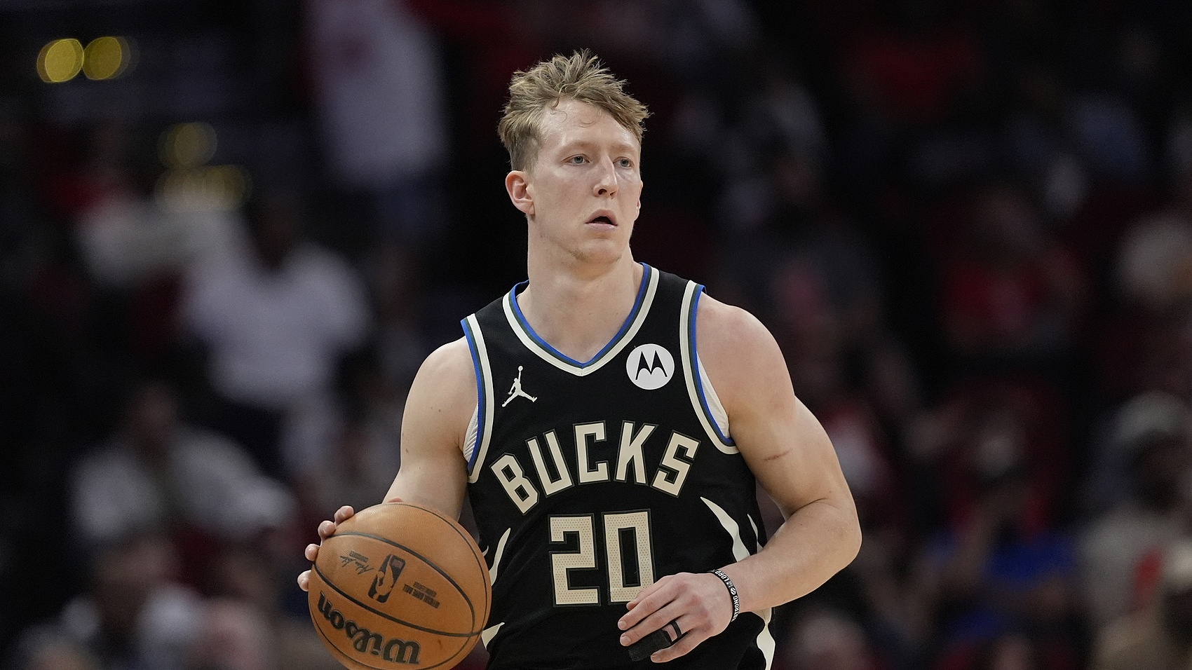 三分命中率42.7%！雄鹿GM：续约AJ-格林将是我们的头等大事