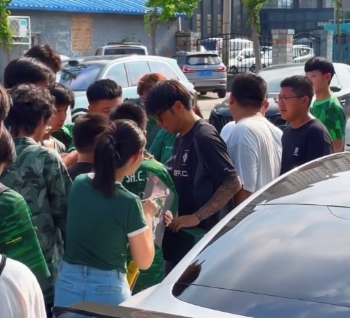 博主：国安表现重回正轨，今日训练张稀哲、张玉宁等球员受热捧